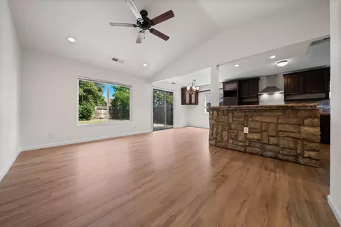 1565 Lacey Ln, Redding, CA 96003 photo 4