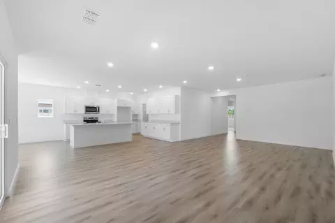 5555 Feathers Ave, Redding, CA 96002 photo 2