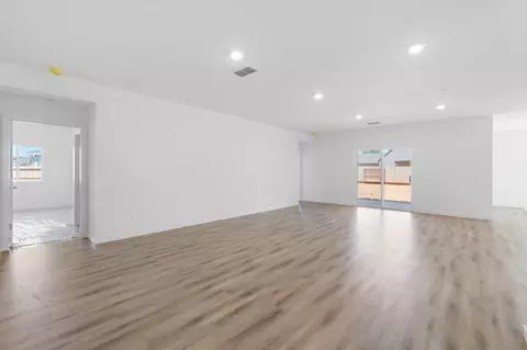 5555 Feathers Ave, Redding, CA 96002 photo 4