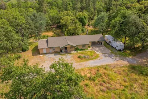 17171 Flanagan Rd, Redding, CA 96003 photo 2