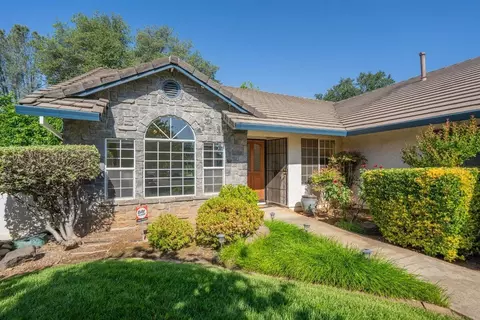 1366 Carla Cir, Redding, CA 96003 photo 4