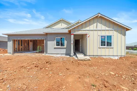 2587 Seiad St, Redding, CA 96002