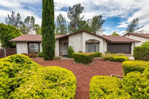4081 Remington Dr, Redding, CA 96001
