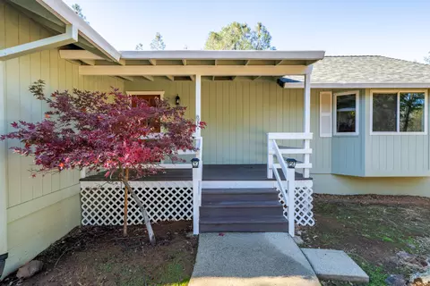Exterior - 13645 Gloria Ter, Redding, CA 96003 photo 2 of 13