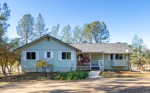 Exterior - 13645 Gloria Ter, Redding, CA 96003 photo 9 of 13