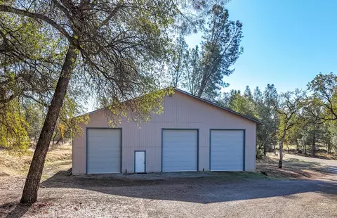 Exterior - 13645 Gloria Ter, Redding, CA 96003 photo 6 of 13