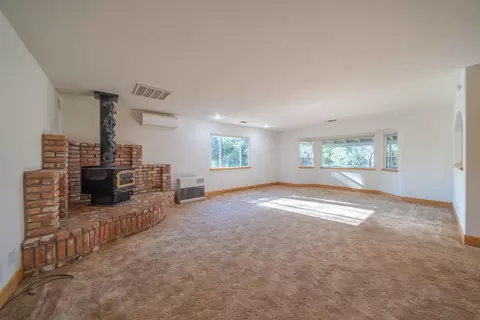 Living - 13645 Gloria Ter, Redding, CA 96003 photo 4 of 4