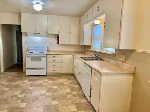 Kitchen - 1605 Mesa St, Redding, CA 96001 photo 1 of 3