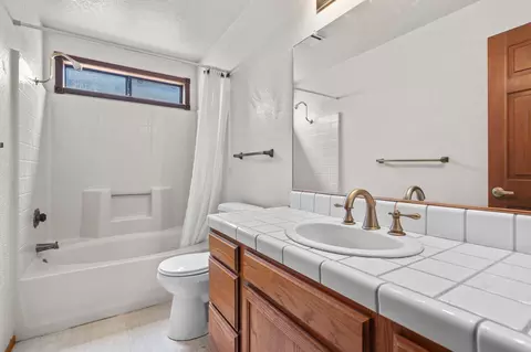 Bath - 1152 Edgewood Dr, Redding, CA 96003 photo 3 of 3