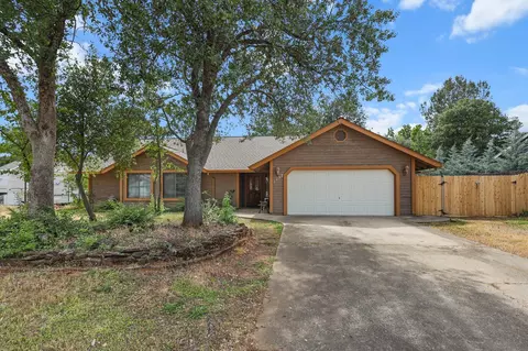 1152 Edgewood Dr, Redding, CA 96003
