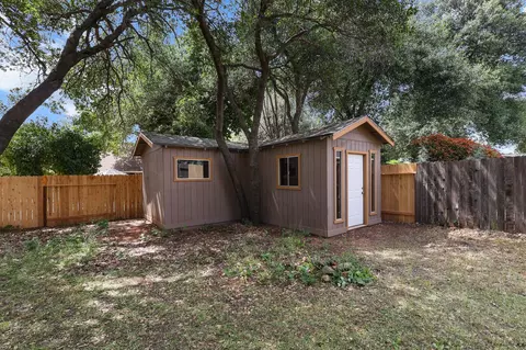 Exterior - 1152 Edgewood Dr, Redding, CA 96003 photo 4 of 8