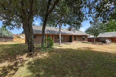 Exterior - 1152 Edgewood Dr, Redding, CA 96003 photo 2 of 8