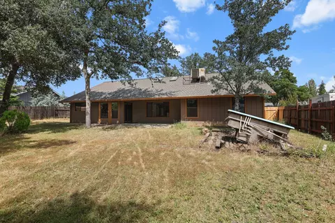 Exterior - 1152 Edgewood Dr, Redding, CA 96003 photo 3 of 8
