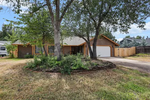 Exterior - 1152 Edgewood Dr, Redding, CA 96003 photo 7 of 8