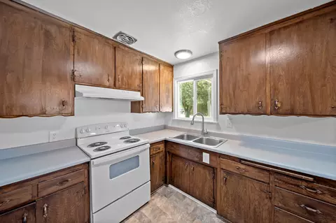 Kitchen - 20520 Duryee Ln, Redding, CA 96002 photo 2 of 2