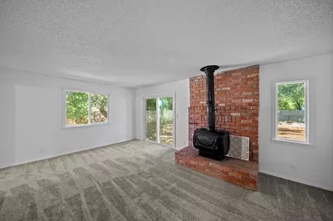 Living - 20520 Duryee Ln, Redding, CA 96002 photo 1 of 3