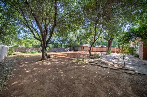 Exterior - 20520 Duryee Ln, Redding, CA 96002 photo 4 of 9