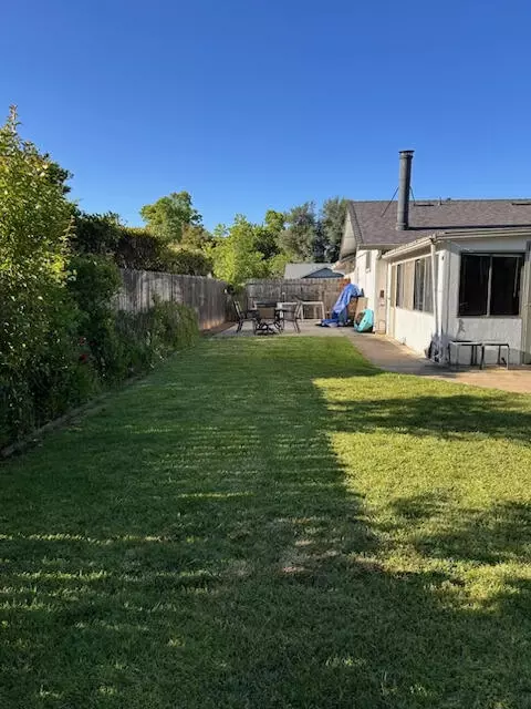 Exterior - 2046 Silverfield Loop, Redding, CA 96002 photo 3 of 4