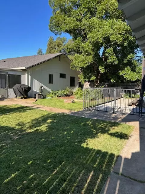 Exterior - 2046 Silverfield Loop, Redding, CA 96002 photo 2 of 4