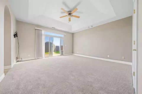 Living - 1063 River Ridge Dr, Redding, CA 96003 photo 6 of 7