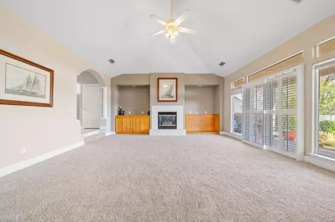 Living - 1063 River Ridge Dr, Redding, CA 96003 photo 3 of 7