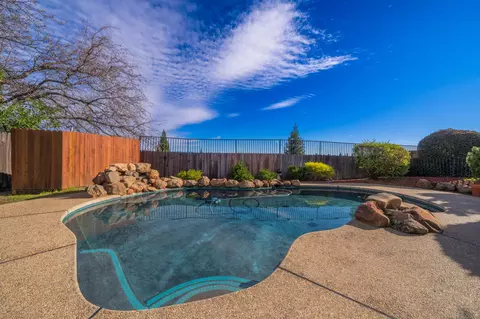 Exterior - 1063 River Ridge Dr, Redding, CA 96003 photo 3 of 4