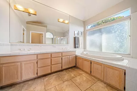 Bath - 1063 River Ridge Dr, Redding, CA 96003 photo 1 of 4