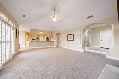 Living - 1063 River Ridge Dr, Redding, CA 96003 photo 2 of 7