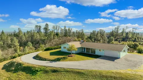 Exterior - 3050 Ryan Ln, Redding, CA 96003 photo 2 of 7