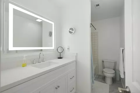 Bath - 3050 Ryan Ln, Redding, CA 96003 photo 2 of 3