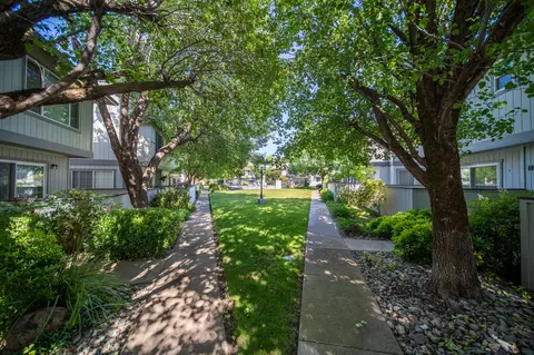 Exterior - 200 Ridgetop Dr # 26, Redding, CA 96003 photo 4 of 5