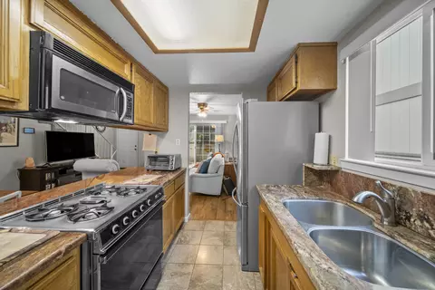 Kitchen - 200 Ridgetop Dr # 26, Redding, CA 96003 photo 3 of 4
