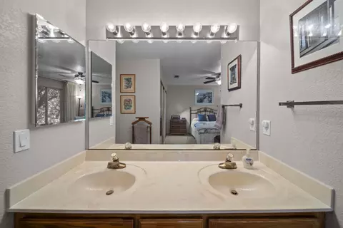 Bath - 200 Ridgetop Dr # 26, Redding, CA 96003 photo 2 of 3
