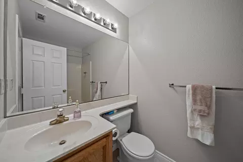 Bath - 200 Ridgetop Dr # 26, Redding, CA 96003 photo 3 of 3
