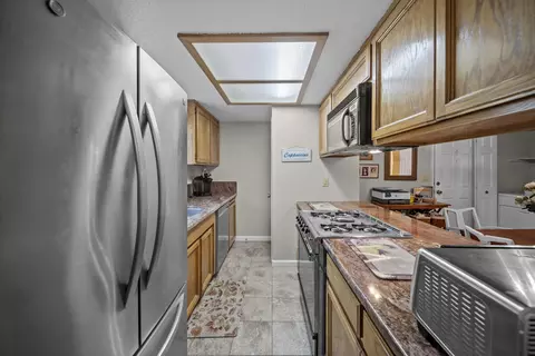 Kitchen - 200 Ridgetop Dr # 26, Redding, CA 96003 photo 2 of 4