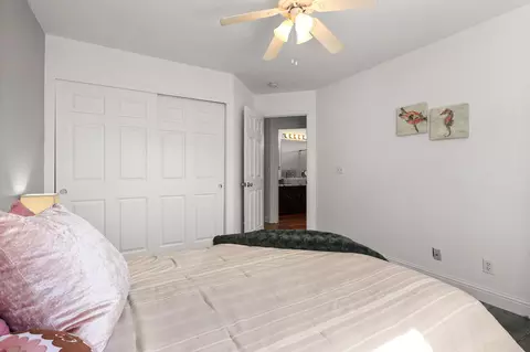 Bedroom - 910 Montcrest Dr, Redding, CA 96003 photo 4 of 4