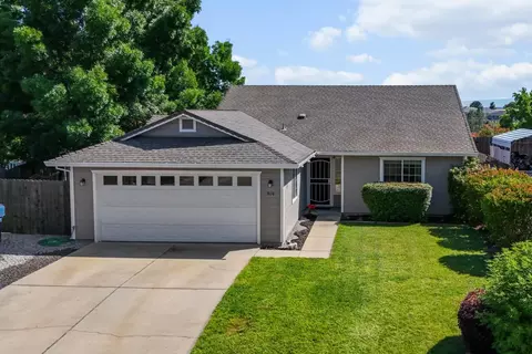 910 Montcrest Dr, Redding, CA 96003