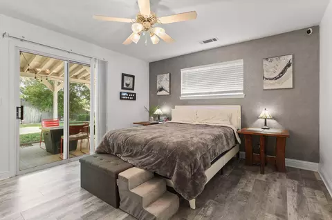 Bedroom - 910 Montcrest Dr, Redding, CA 96003 photo 1 of 4