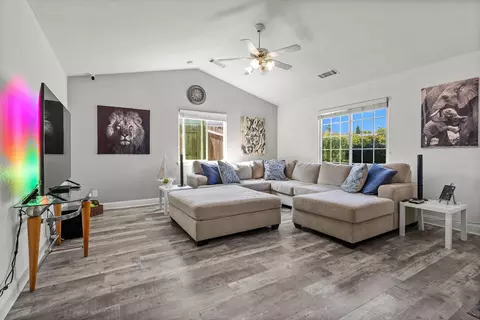 Living - 910 Montcrest Dr, Redding, CA 96003 photo 1 of 1