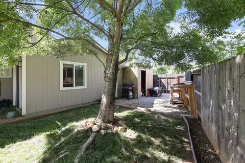 Exterior - 910 Montcrest Dr, Redding, CA 96003 photo 4 of 6