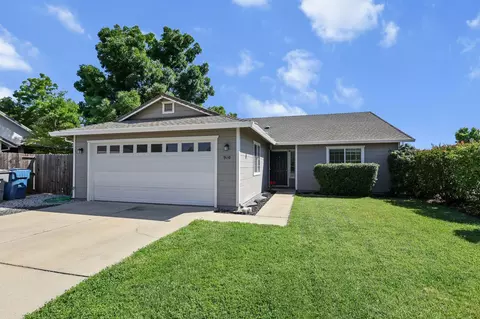 Exterior - 910 Montcrest Dr, Redding, CA 96003 photo 5 of 6