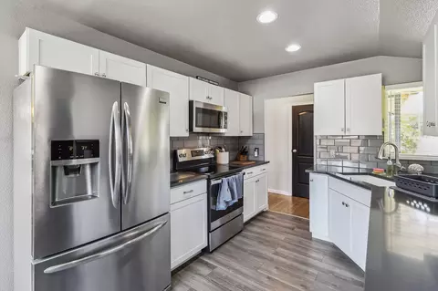 5801 Mountain View Dr, Redding, CA 96003 photo 7