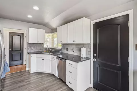 5801 Mountain View Dr, Redding, CA 96003 photo 6