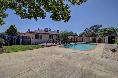 5801 Mountain View Dr, Redding, CA 96003 photo 4