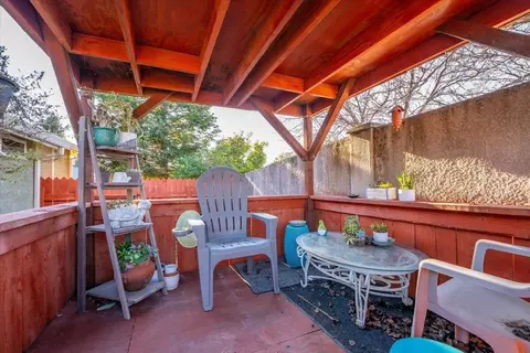 Exterior - 2122 Edinburgh Way, Redding, CA 96003 photo 24 of 25