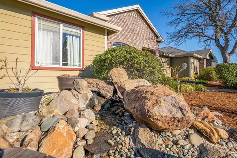 Exterior - 2122 Edinburgh Way, Redding, CA 96003 photo 12 of 25
