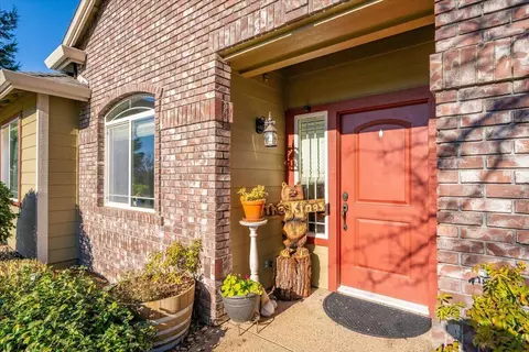Entry Way - 2122 Edinburgh Way, Redding, CA 96003 photo 5 of 5