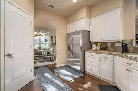 Entry Way - 2122 Edinburgh Way, Redding, CA 96003 photo 2 of 5