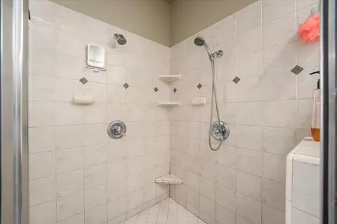 Bath - 2122 Edinburgh Way, Redding, CA 96003 photo 3 of 4