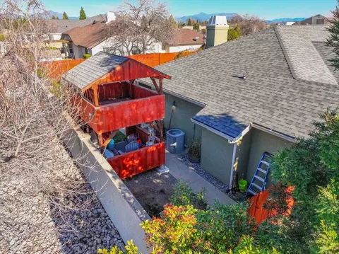 Exterior - 2122 Edinburgh Way, Redding, CA 96003 photo 21 of 25